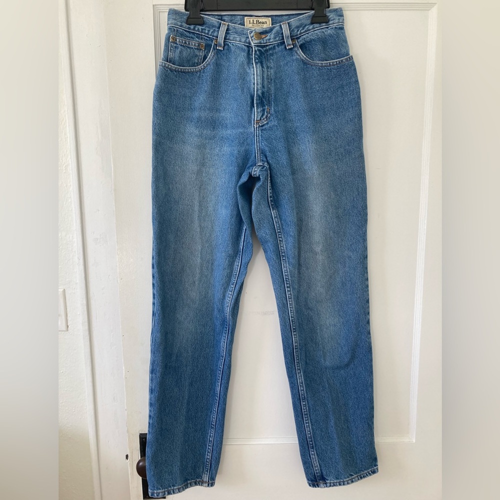 L.L. Bean Women’s Jeans. Size 10 MT. Medium wash. High Waisted. Relaxed fit.